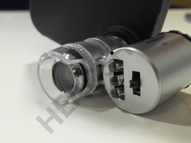Gros plan sur la loupe fixé à la coque de l’Iphone 4S