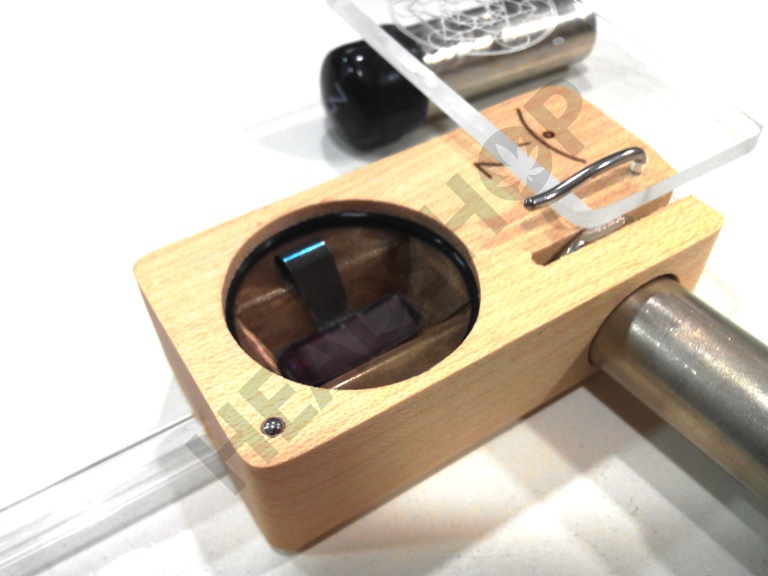 Le vaporisateur Magic Flight et son réceptacle à résine BHO