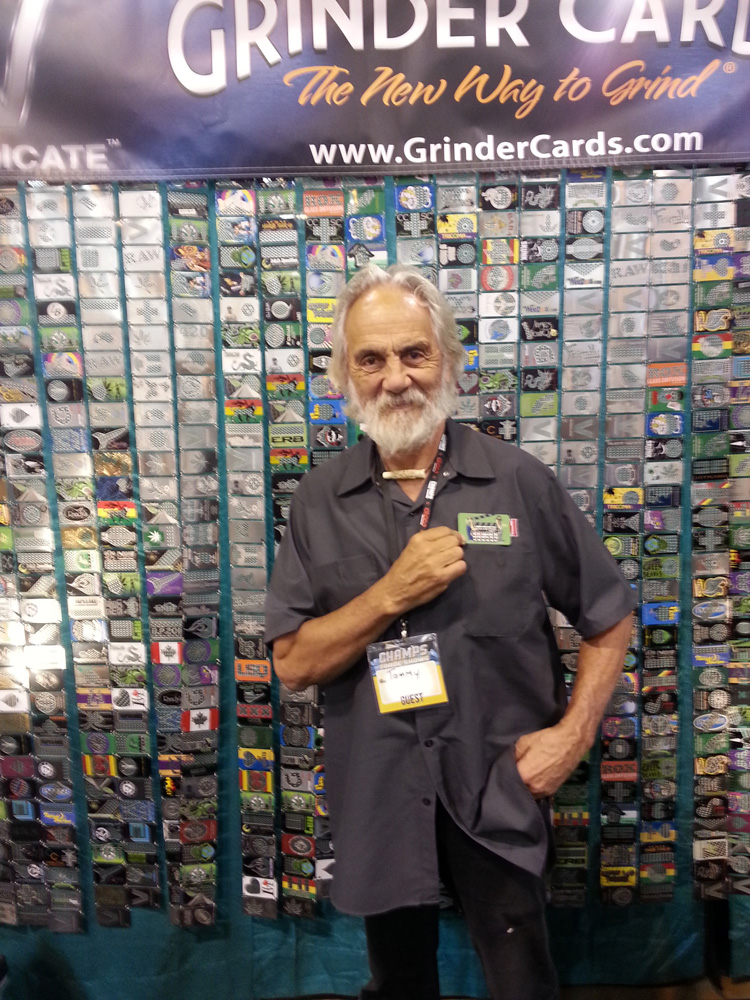 Tommy Chong aime les cartes grinder